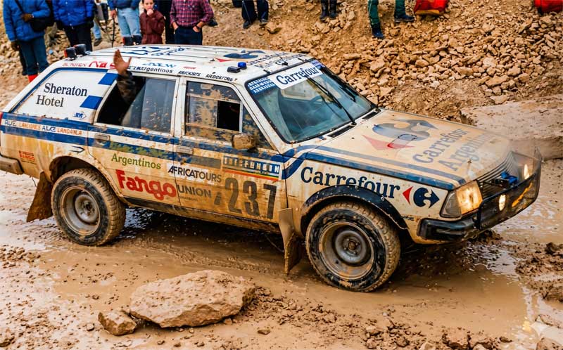 A la carrera más difícil con dos Renault 18 Break 4x4