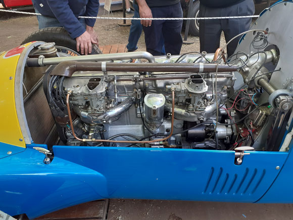 Oscar Alfredo Galvez. Antes que la F1 naciera ya llevaba publicidad